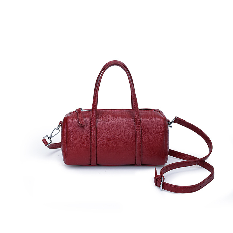 Classic cylindrical barrel‑style bag