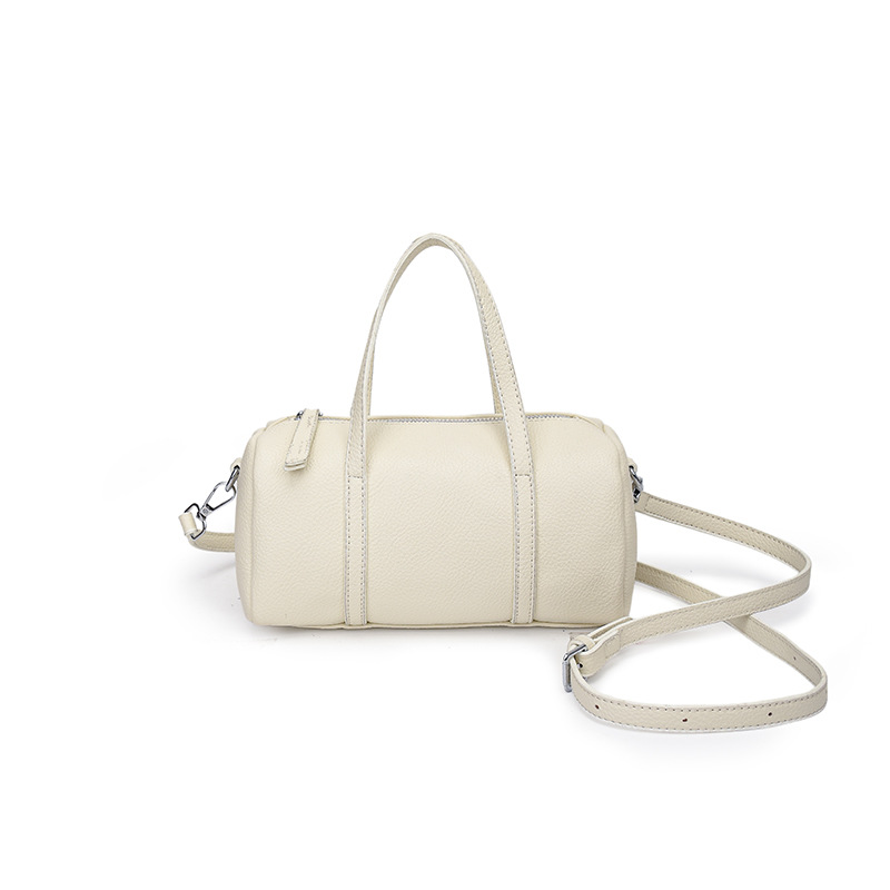 Classic cylindrical barrel‑style bag